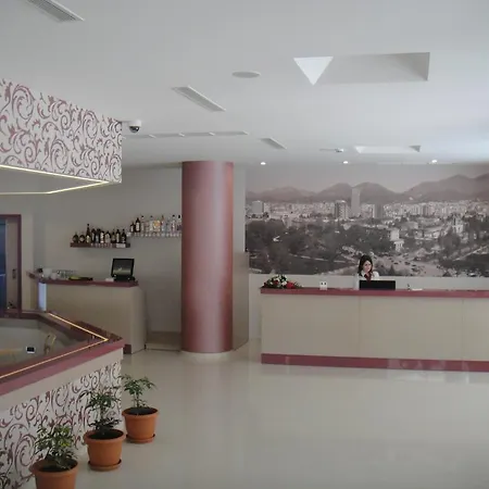 Sky 2 4* Τίρανα