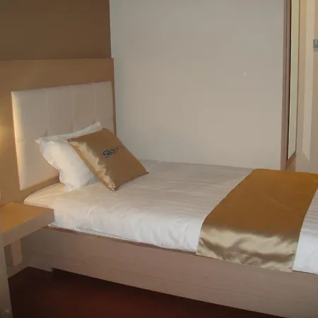 Sky 2 4* Τίρανα