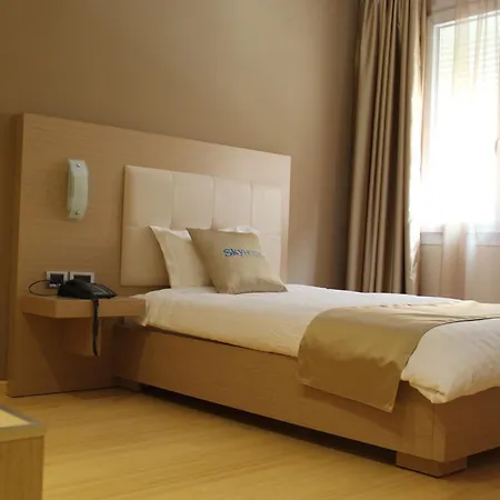 Sky 2 4* Τίρανα