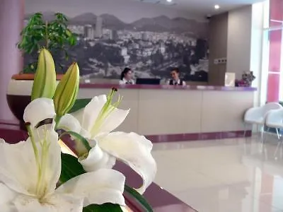 Ξενοδοχείο Sky 2 4*