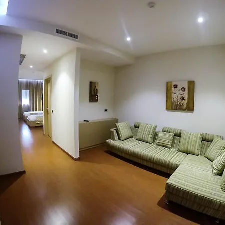 Sky 2 4* Τίρανα