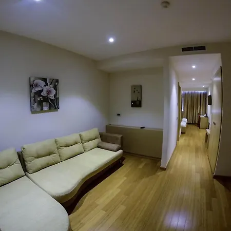 Sky 2 Hotel