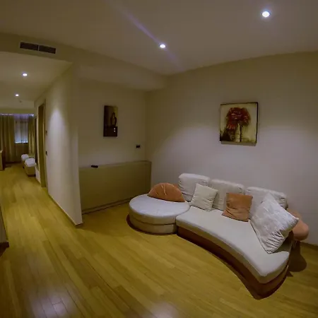 Sky 2 Ξενοδοχείο Τίρανα