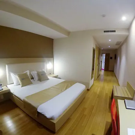 Sky 2 Ξενοδοχείο Τίρανα