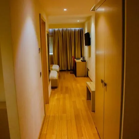 Sky 2 Ξενοδοχείο Τίρανα