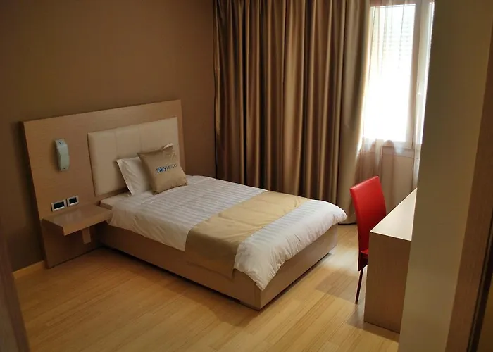 Sky 2 Hotel