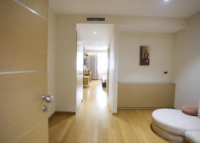 Sky 2 Hotel